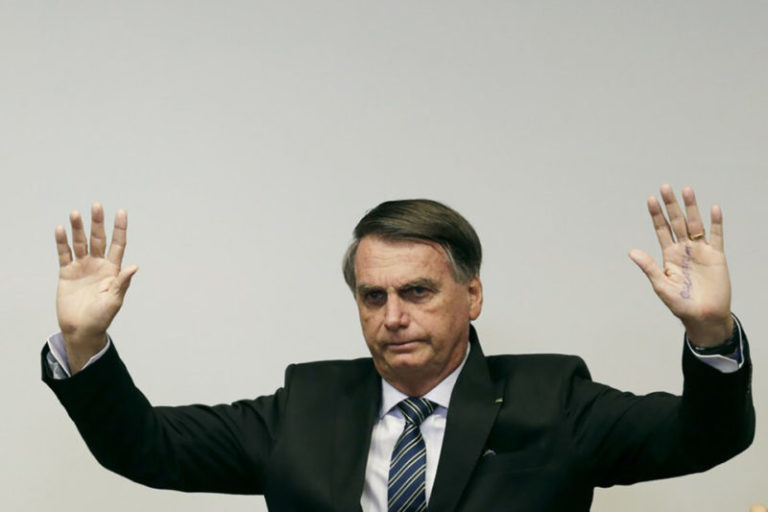 Bolsonaro, más cerca de la cárcel: la policía lo acusó de golpista imagen-5