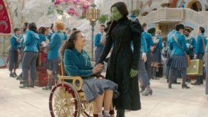 Es casi imposible que te hayas fijado en este detalle de 'Wicked', pero es genial: un guiño al suceso con el que hace más de 100 años comenzaría todo imagen-2