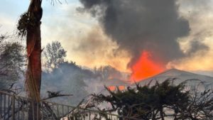 27 millones de personas en California enfrentan una advertencia de incendio "que amenaza la vida" imagen-4