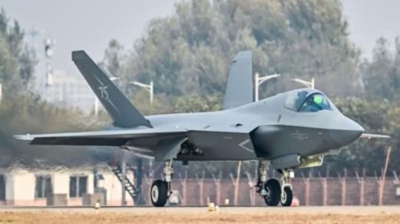 China presentará el caza furtivo J-35A mientras la fuerza aérea busca igualar el poder aéreo de EE.UU. imagen-15