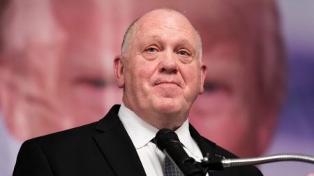 Trump anuncia que Tom Homan, su exdirector interino de ICE, será el "zar fronterizo" de la administración imagen-13