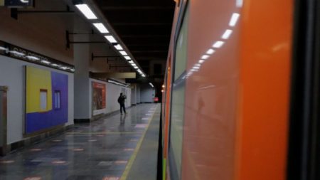 La Policía de la Ciudad de México detiene a un joven que apuñaló a 4 personas en el Metro imagen-16