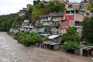 Honduras mantiene alerta amarilla en tres departamentos tras tormenta tropical Sara, que dejó seis personas muertas imagen-4