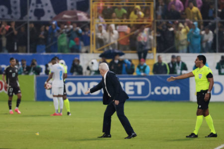 Concacaf sanciona a la selección de Honduras y anuncia investigación contra Javier “El Vasco” Aguirre  imagen-11