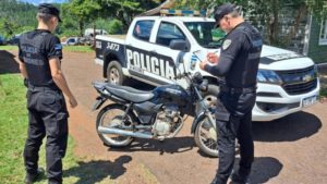 Policías de Panambí detuvieron al ladrón de un depósito y recuperaron una moto robada en Brasil imagen-3