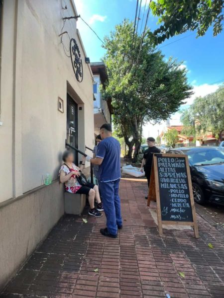 Abuela se descompensó en la calle y fue auxiliada por policías | OberaInside.com.ar La Noticia Junto a VosAbuela se descompensó en la calle y fue auxi... imagen-8