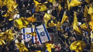 Hinchas de fútbol israelíes atacados en Ámsterdam, dicen las autoridades israelíes imagen-1