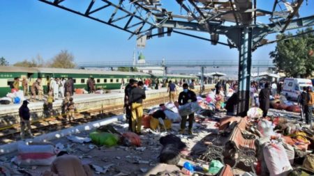 Más de veinte muertos en explosión en estación de tren en Pakistán; militantes de Baluchistán reclaman responsabilidad imagen-12