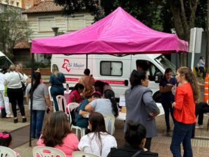 Plaza Rosa: gran afluencia de mujeres en la plaza San Martín esta mañana imagen-46