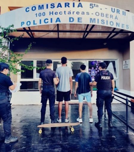 En una persecución policial dos hombres fueron detenidos por robar en el Barrio 180 Viviendas imagen-36