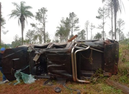 Falleció el automovilista que meses atrás volcó sobre la ruta 103 de San Martín y fue rescatado por los bomberos imagen-8