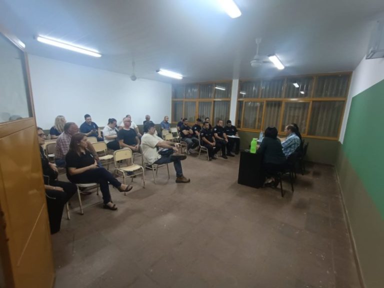 Efectivos de la UR II participaron de la reunión de la Comisión Vecinal de Villa Barreyro I imagen-4