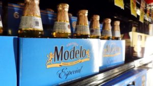 Los aranceles de Trump podrían hacer subir el precio de tu cerveza y tequila favoritos imagen-3