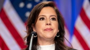 Elise Stefanik, la elegida de Trump para embajadora de la ONU, se niega a mantener su apoyo previo a que Ucrania se una a la OTAN imagen-4