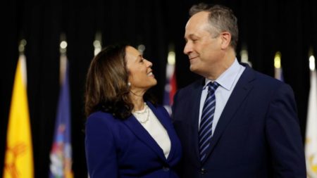 ¿Quién es Douglas Emhoff, el esposo de Kamala Harris que podría convertirse en primer caballero de Estados Unidos? imagen-10