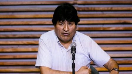 Evo Morales pide a sus partidarios suspender bloqueos y dice que hará huelga de hambre para exigir diálogo con el Gobierno imagen-17