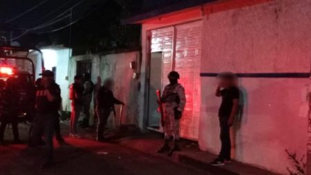 Autoridades hallan a 71 migrantes retenidos en una casa en Oaxaca, en el sureste de México imagen-15