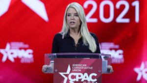 Trump nombra a Pam Bondi como su elección para secretaria de Justicia después de que Gaetz declinara la designación imagen-1