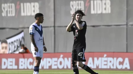 10 segundos y afuera: el insólito "debut" en Primera de Spreen, un papelón de Riestra - TyC Sports imagen-9