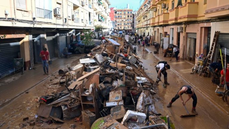 Surgen detalles horripilantes sobre cómo murieron las víctimas en las inundaciones en España imagen-4