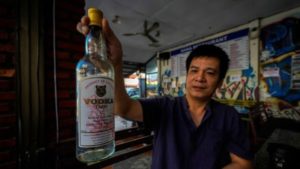 Australia advierte de que no se debe beber vodka y whisky "Tiger" en Laos tras la muerte de turistas imagen-2