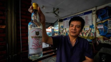 Australia advierte de que no se debe beber vodka y whisky "Tiger" en Laos tras la muerte de turistas imagen-5