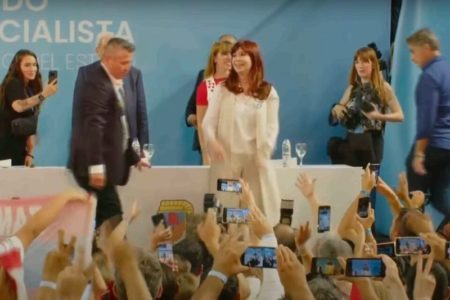 🔴 En vivo. CFK habla en Santiago con el objetivo de reordenar al peronismo imagen-13