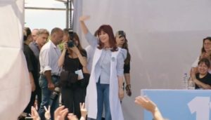 CFK: "Milei, ya que sos tan guapo, desregulá los medicamentos" imagen-2