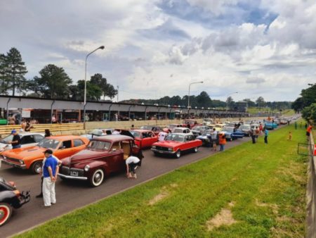 Oberá recibe el Encuentro de Autos Clásicos +30 con caravanas y espectáculos imagen-12