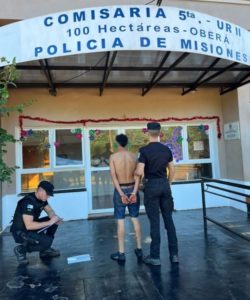 Un joven fue detenido cuando atacaba a otro con un cuchillo para robarle las zapatillas | OberaInside.com.ar La Noticia Junto a VosUn joven fue deteni... imagen-3