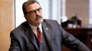 Ya no podrás dejar de verlo: Tom Selleck usa siempre el mismo truco en las escenas de cena en 'Blue Bloods' imagen-2