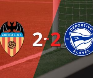 Valencia empató 2-2 contra Alavés sobre el final del partido imagen-3