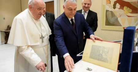 El Papa busca la paz en Ucrania con un aliado de Putin y amigo de Trump imagen-22