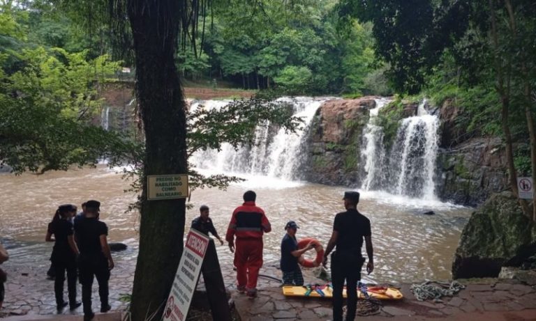 Buscan a turista chaqueño que desapareció en el arroyo Capioví imagen-4