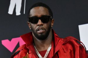 Acusan a Sean "Diddy" Combs de colgar a una mujer de un balcón en una nueva demanda imagen-1