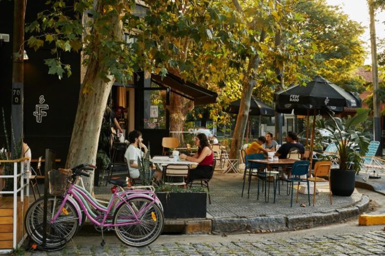 En “el San Isidro de zona sur”. Pequeños cafés, bares y restaurantes dan forma a un circuito con aires de barrio imagen-5