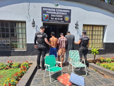 Tres jóvenes fueron detenidos en Oberá por robar objetos de un auto estacionado imagen-12