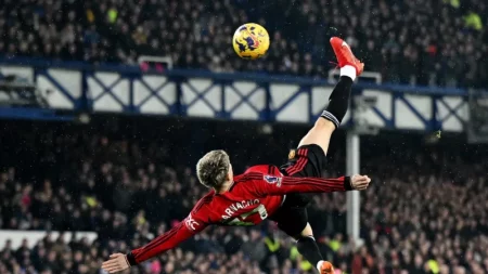 Garnacho ganó el Premio Puskas por su golazo de chilena al Everton - TyC Sports imagen-6