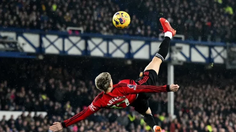 Garnacho ganó el Premio Puskas por su golazo de chilena al Everton - TyC Sports imagen-4