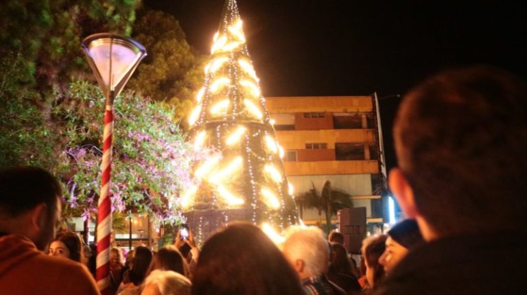 Oberá celebró la magia navideña con el encendido del árbol en el Centro Cívico imagen-4