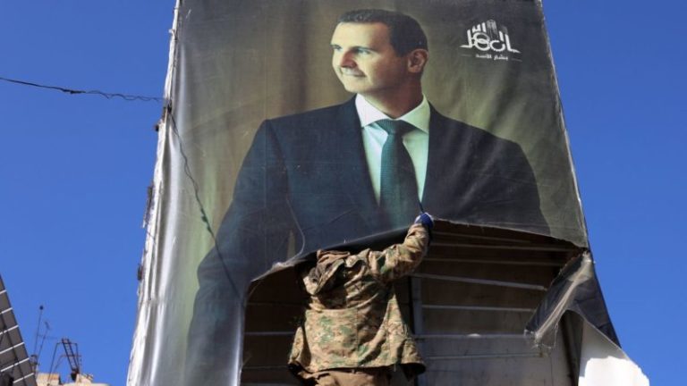 Assad dice a los líderes regionales que Siria defenderá su estabilidad contra el terrorismo imagen-4