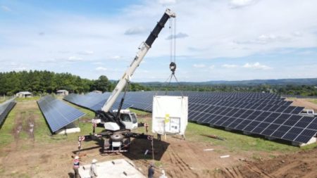 Avance fundamental en el Parque Solar Fotovoltaico de San Javier -Llegaron los transformadores que volcarán la energía del sol a la red eléctrica imagen-7