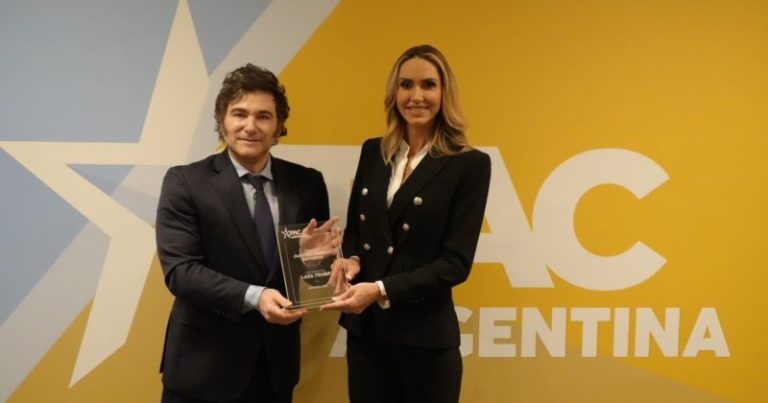 Javier Milei se mostró con Lara Trump y los oradores de la conferencia conservadora que cerrará este miércoles imagen-4