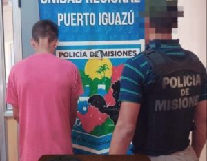 Agentes atraparon a un ladrón que había robado elementos de un vehículo estacionado imagen-1