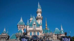 Hasta 2001, Disneyland obligaba a sus trabajadores a usar ropa interior "comunitaria": tuvieron que negociar el acuerdo después de contraer ladillas imagen-2