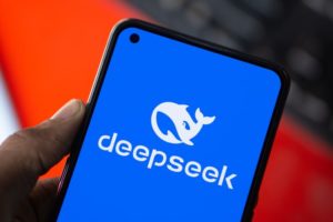 Tiembla ChatGPT: DeepSeek, la IA generativa china, ya está al tope de descargas en la tienda de iPhone imagen-2