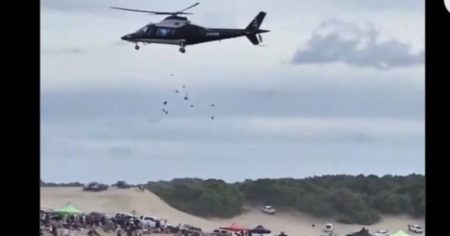 Le retiraron la licencia al piloto que aterrizó un helicóptero en una playa llena de gente en Pinamar imagen-9