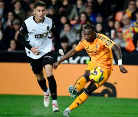 Vinicius explotó: expulsión y loca reacción que encendió Mestalla imagen-7