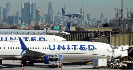 Casi 40 heridos, 6 de ellos de gravedad, al precipitarse súbitamente un avión en pleno vuelo imagen-12