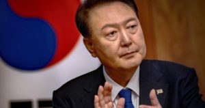 Detuvieron a Yoon Suk Yeol, el presidente destituido de Corea del Sur por aplicar la ley marcial imagen-2